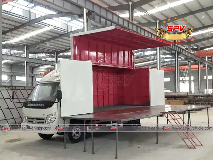 Mobile Show Truck Forland - In Workshop